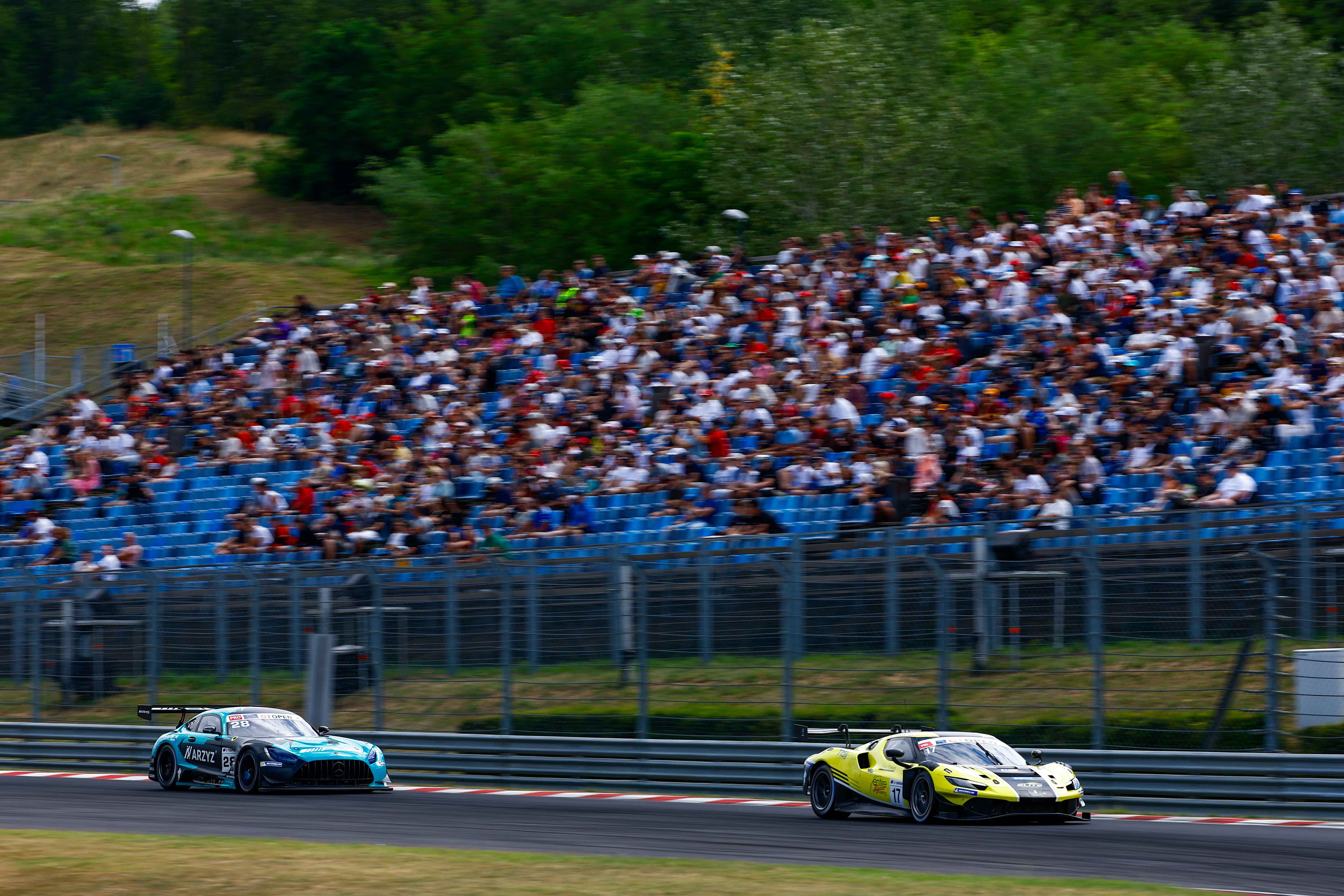 Emson-Lebbon (Elite Ferrari) take revenge with win in Race 2